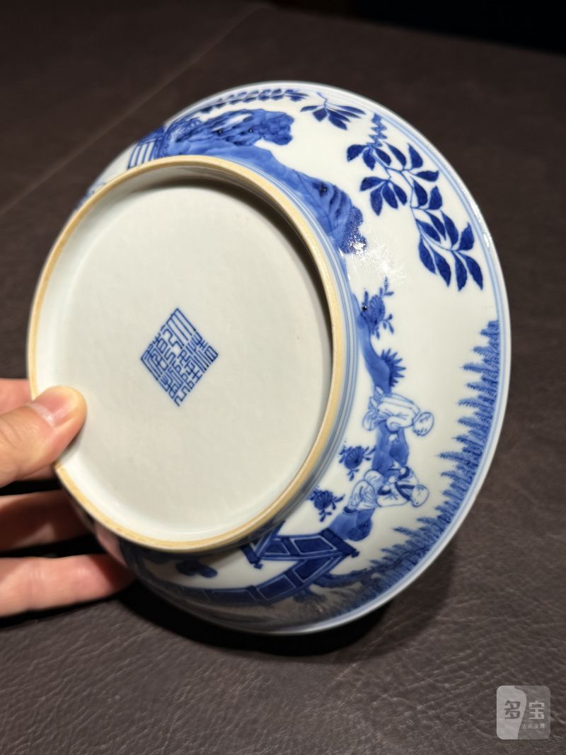 清乾隆 仿宣德青花庭院仕女纹盘 - 图18